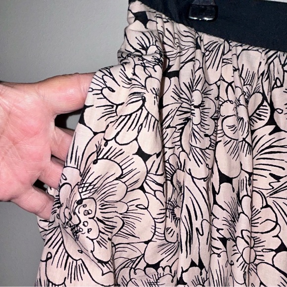 Anthropologie A-Line Skirt B&W to Red Floral Print. Lined. Black Lace Detail 6 - Picture 10 of 12